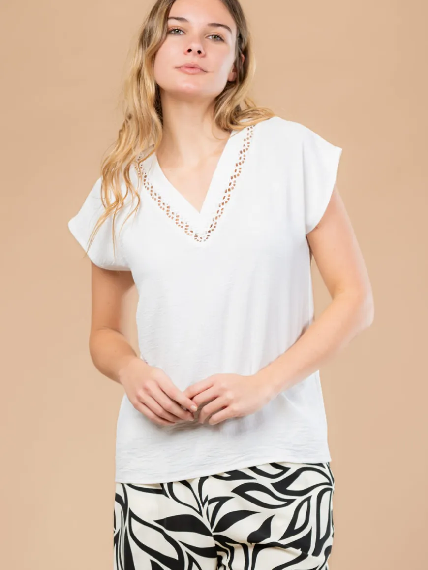 Top col V broderie